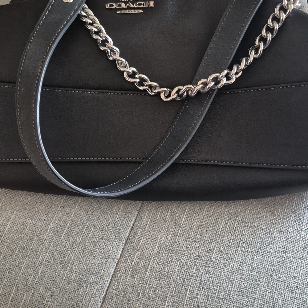 Coach Black Leather Shoulder Bag ..LIKE NEW - Picture 5 of 8